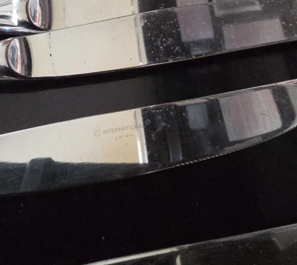 ​Brand / Maker: InternatPolished Silver Stainless Steel Dinner Knives - Set of 6